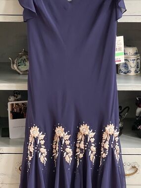 Navy pearl Floral-Embroidered navy dress 8